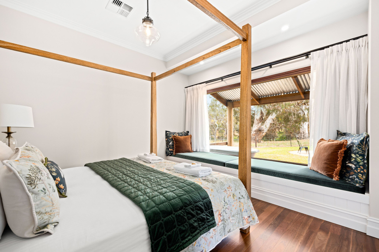 Bedroom 3, Grandview Accommodation - Hideaway Huts, Adelaide