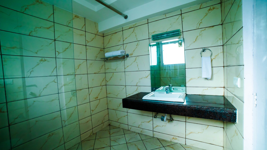 Bathroom 4, Vaayu Resorts And Spa Manali, Kullu