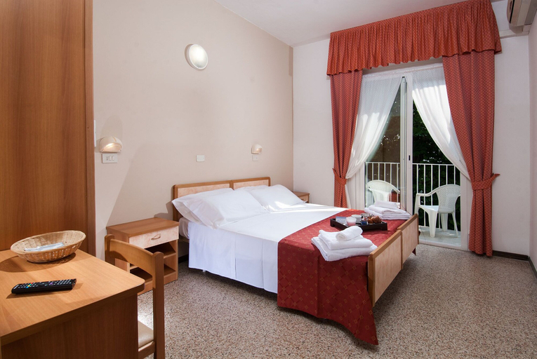 Bedroom 2, Hotel Ricci, Rimini