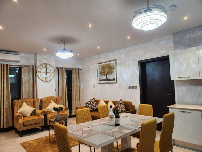 Dining 3, Impeccable & Cozy Gem-5 Star Location - Pools, Gym, Accra