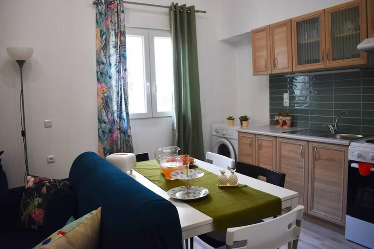 Private kitchen, Pirgos Colorful Studio, Sleeps 2, Parking Wifi Ac, Crete
