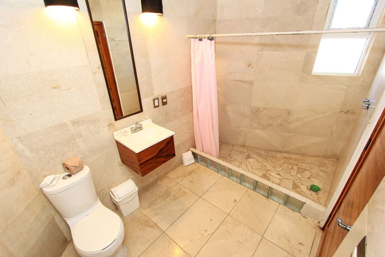 Bathroom 4, La Vista Hotel, Guanajuato