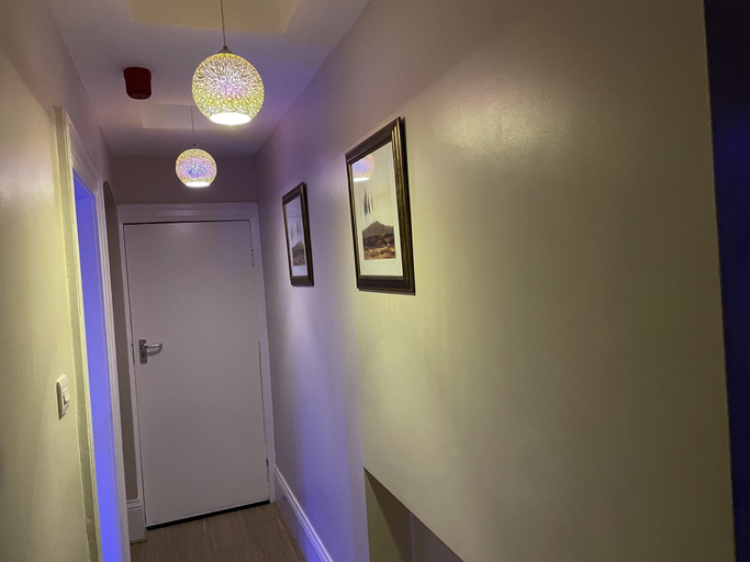 Others 4, 1 Bed Flat - Sleeps 2 - Hot Tub - Parking - Wifi, Bradford