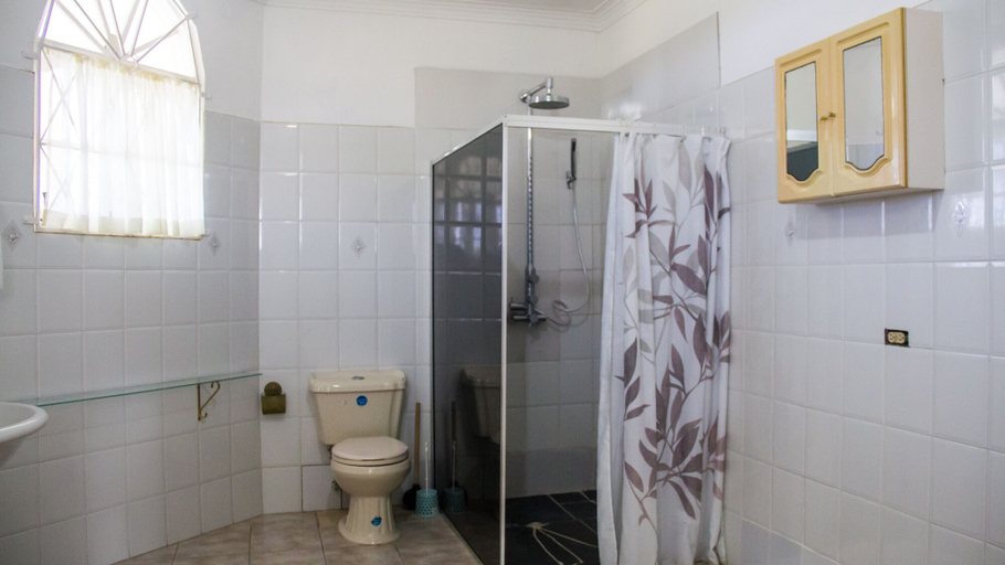 Bathroom 3, Old Cam Lodge