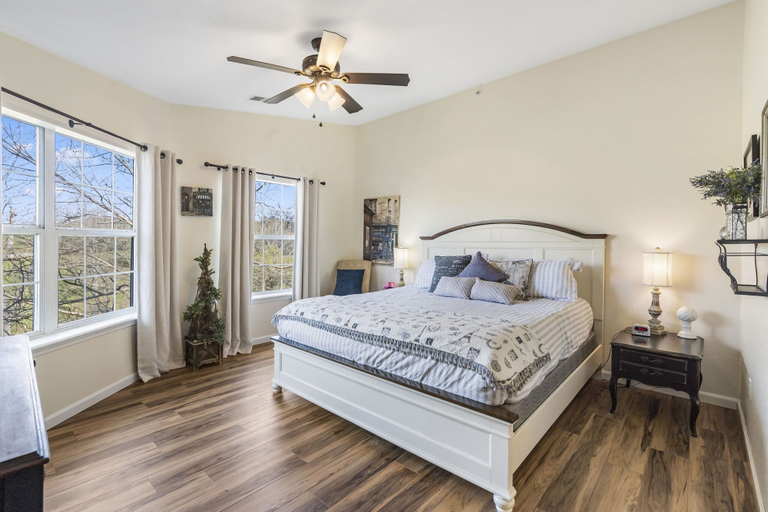 Bedroom 3, Honeybee Hideaway, Taney