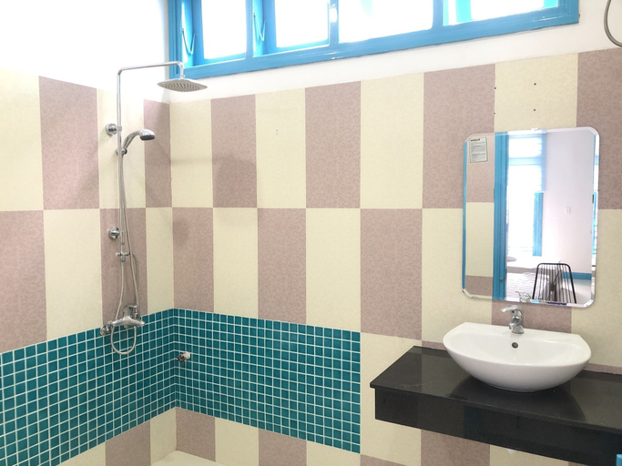 Bathroom 3, An's family homestay, Da Nang