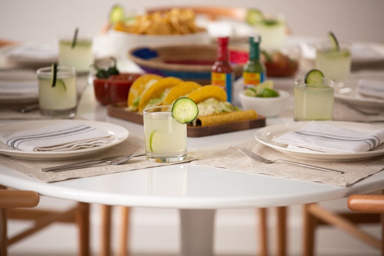 Food & Drinks 3, Hamilton House by AvantStay, San Diego