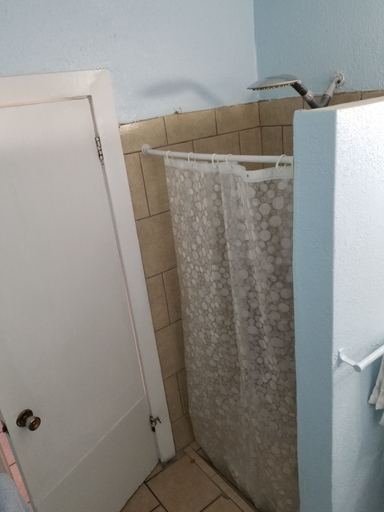 Bathroom 3, Suite Red Wolf, El Paso