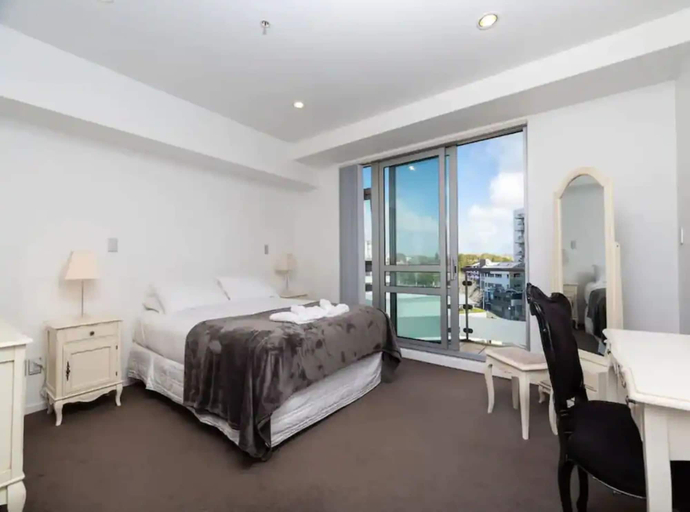 Bedroom 4, Spacious Home with Balcony+Parking Zodiak Stays, Waitakere