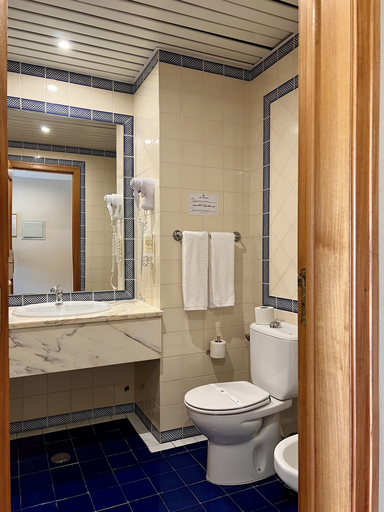 Bathroom 5, Estremoz Hotel, Estremoz