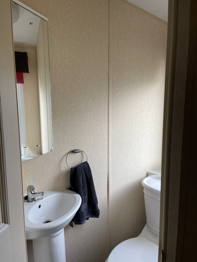 Bathroom 3, Immaculate 2-bed Static Caravan at Monrieth, Dumfries and Galloway