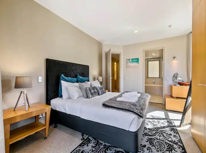 Bedroom 3, Enormous CBD 1BR Unit w/ Parking by Zodiak Stays, Waitakere