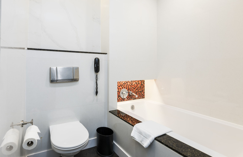 Bathroom 16
