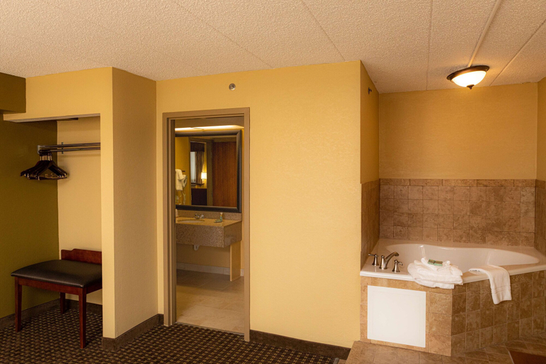 Bathroom 5, Best Western Executive Inn Kenosha/Pleasant Prairie, Kenosha