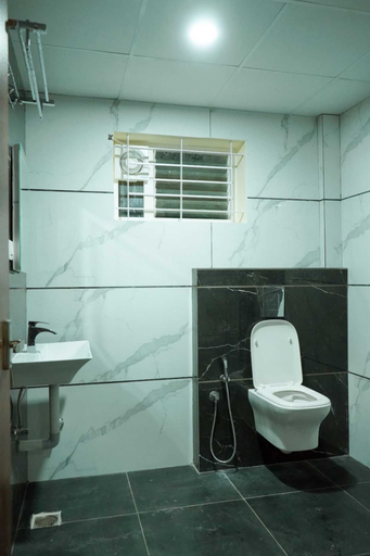 Bathroom, HOTEL NIVETHA INN, Coimbatore
