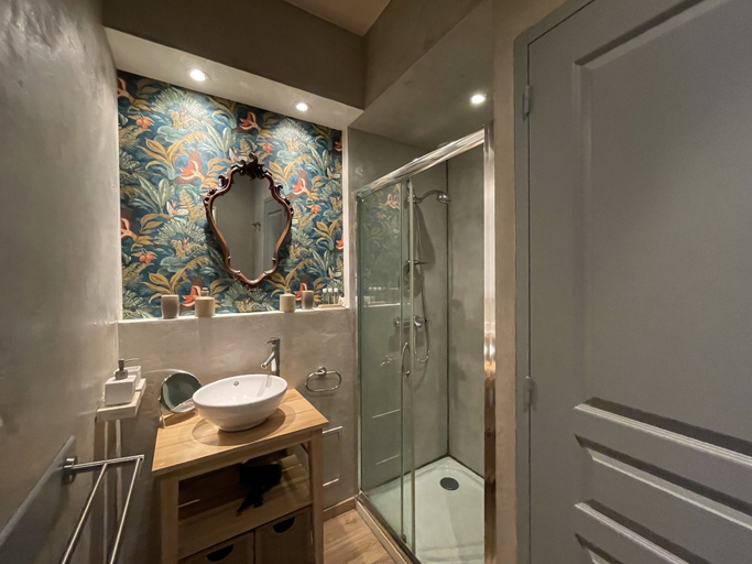 Bathroom 3, Manoir de la Bégaudière, Ille-et-Vilaine