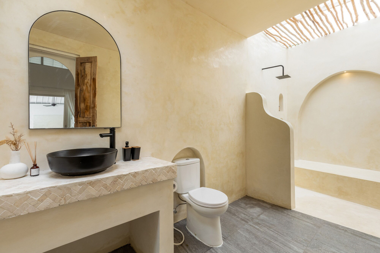 Bathroom 4, Villa Casa Bocami Canggu By Azure Near Finns, Badung
