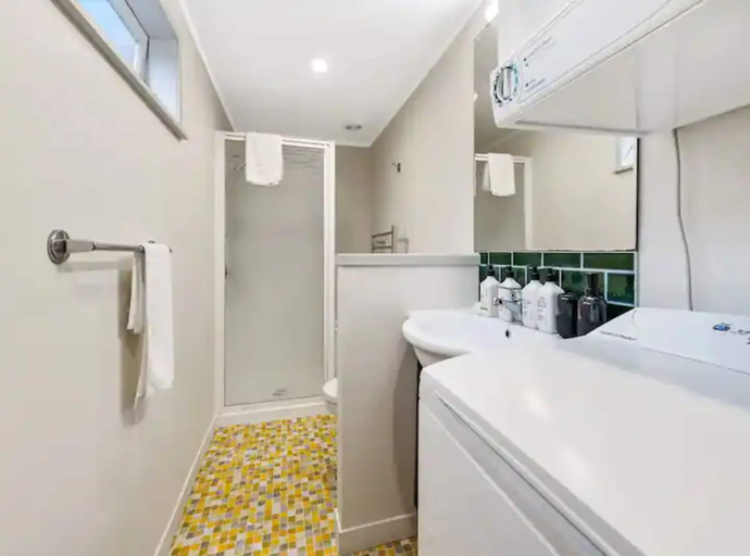 Bathroom, Lovely 3-Bedroom Home With Free Parking, Waitakere