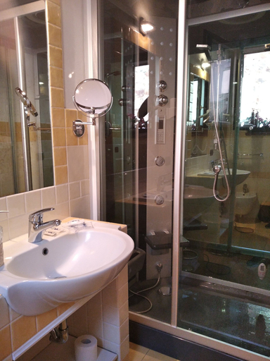 Bathroom 4, Villa Belvedere, Lucca