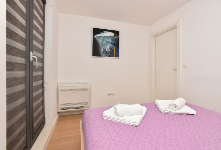 Bedroom 2, Makarska Touristik Apartments, Makarska