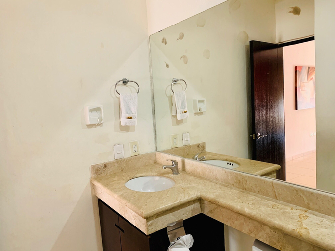 Bathroom, Condo Pacifico by Playa Paradise, Cozumel