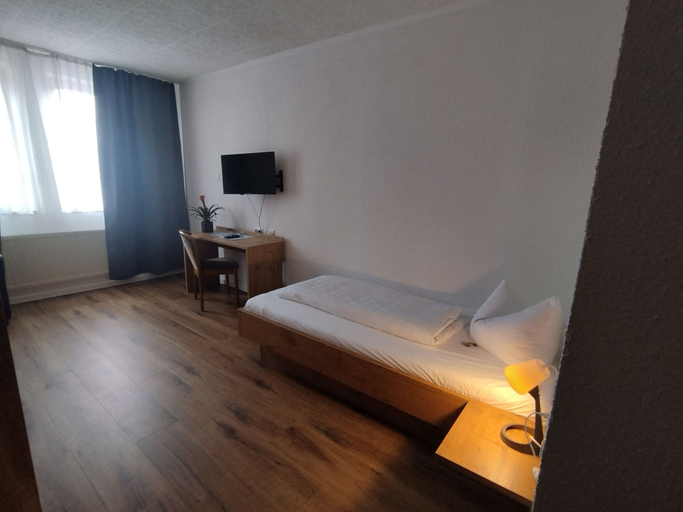 Bedroom 4, Hotel Sonnenkeller, Neu-Ulm