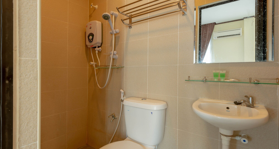 Bathroom 5, Kesang Laut Hotel, Ledang