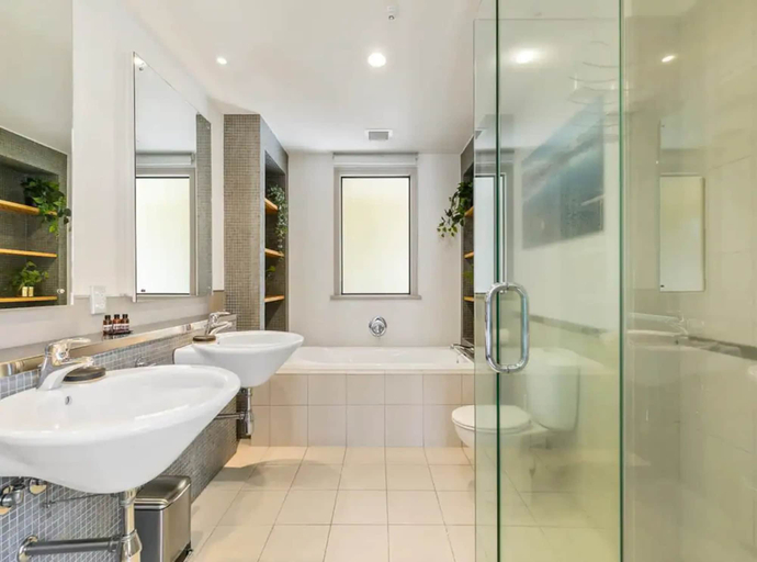 Bathroom, Enormous CBD 1BR Unit w/ Parking by Zodiak Stays, Waitakere