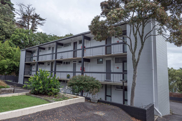 Exterior & Views, Centrally Located Light-filled Studio w/ Parking, Waitakere