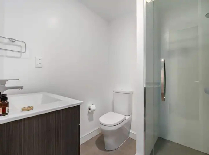 Bathroom, Beautifully Modern Brand New Central Apartment, Waitakere