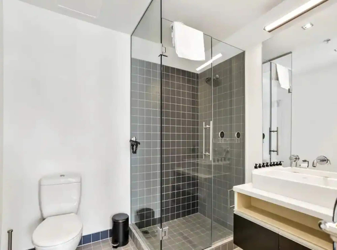 Bathroom, Stunning 2BR + Viaduct Views+Parking Zodiak Stays, Waitakere
