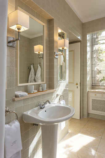 Bathroom 4, As Janelas Verdes Inn, a Lisbon Heritage Collection, Lisbon