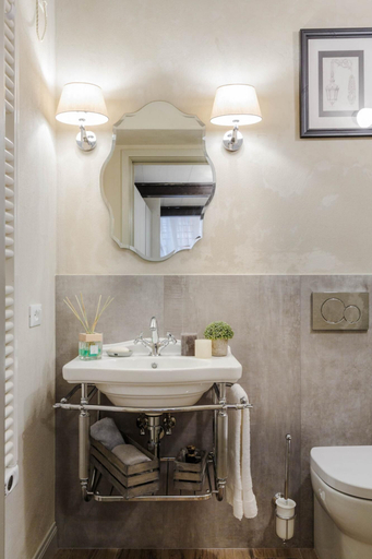 Room 5, Paolo Guinigi Apartment Suite, Lucca