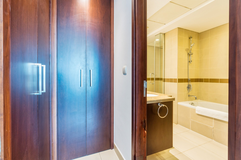 Bathroom, Luxury Burj Khalifa & Fountain View Apt Downtown, Dubai