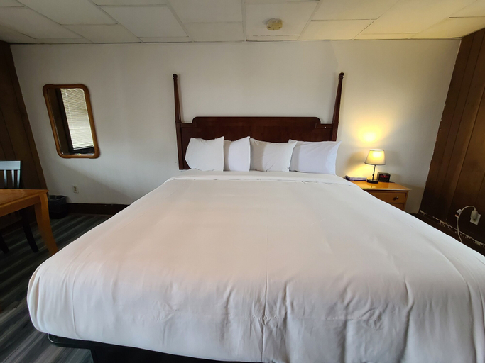 Bedroom 2, Royal Crest Inn Hampton Beach, Rockingham