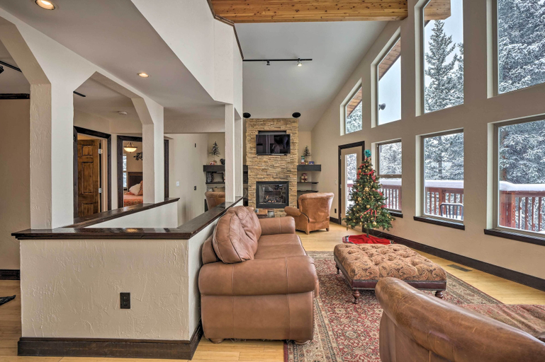 Others 4, Chalet Elevation, Summit