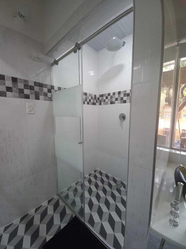 Bathroom 3, La Bota del Gigante, Gigante