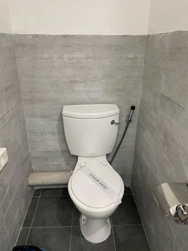 Bathroom 4, Hotel 2001, Maputo