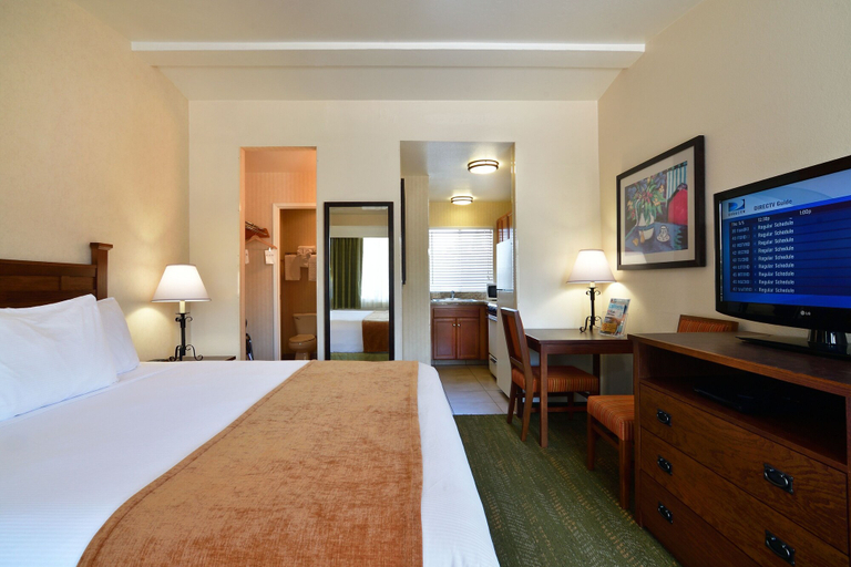 Bedroom 3, Lamplighter Inn & Suites at SDSU, San Diego