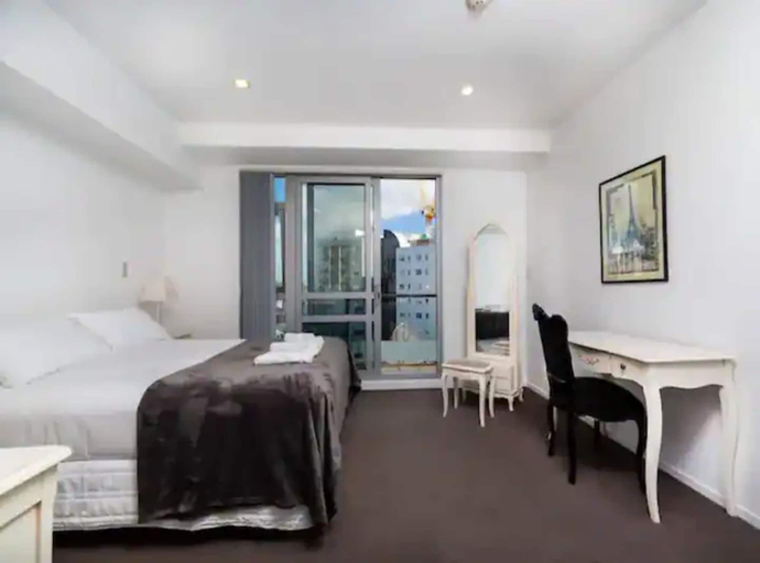 Bedroom 3, Spacious Home with Balcony+Parking Zodiak Stays, Waitakere