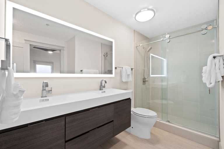 Bathroom 4, Tropic Winds by Panhandle Getaways, Bay
