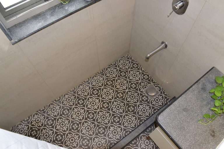 Bathroom 4, The Lighthouse, Thane