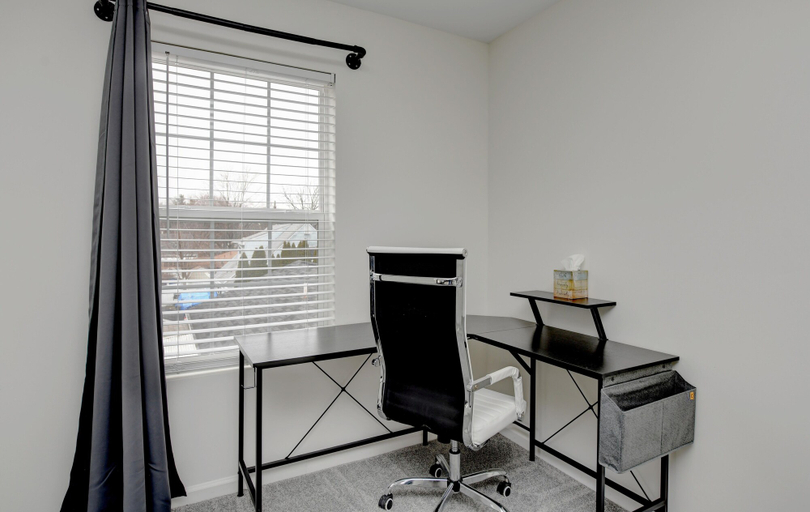 Others 5, CG Suites, Franklin
