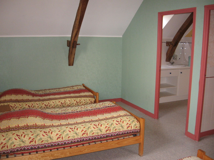 Bedroom 2, Gîte de Groupe Grand Piaf, Mayenne