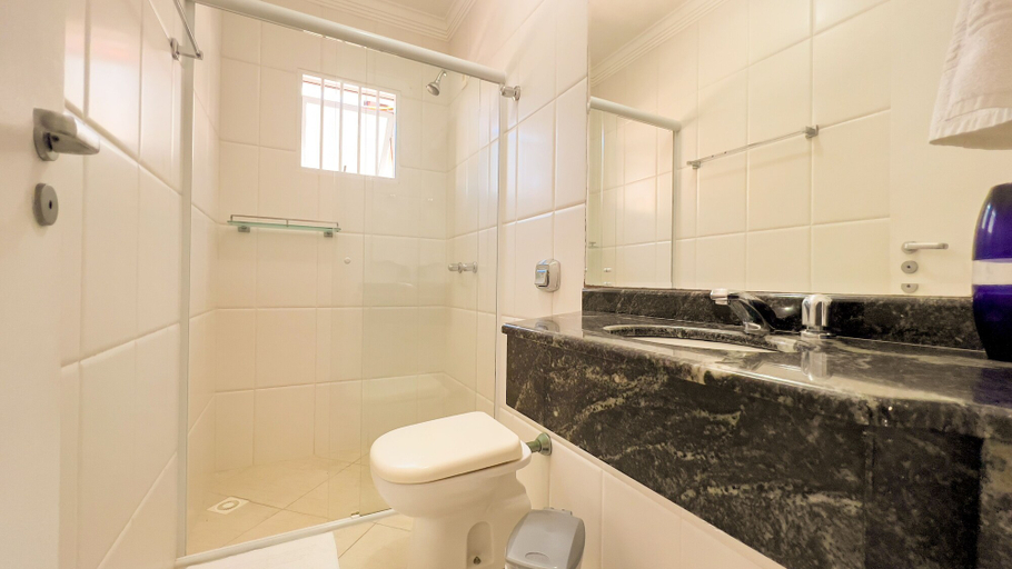 Bathroom 4, Azores Bombinhas, Bombinhas