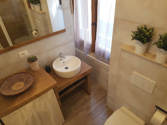 Bathroom 4, Palazzo Del Lauro, Bari
