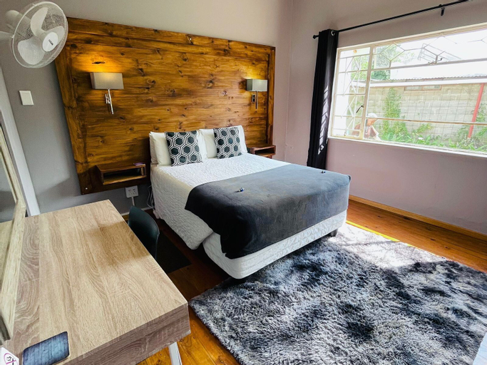 Madeira Bed, Chris Hani