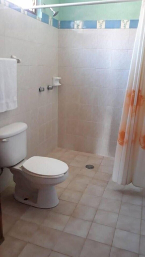 Bathroom, Posada de Los Reyes, Mazamitla