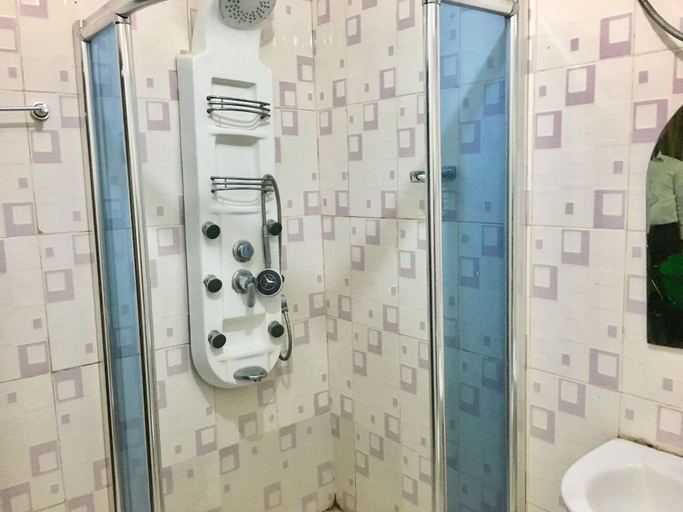 Bathroom 4, Trendor Hotel, Ikeja
