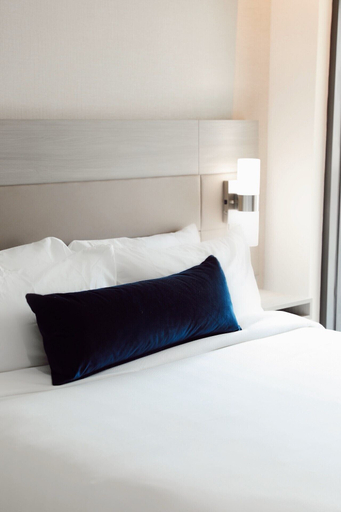 Bedroom 3, AC Hotel by Marriott San Diego Downtown Gaslamp Quarter, San Diego